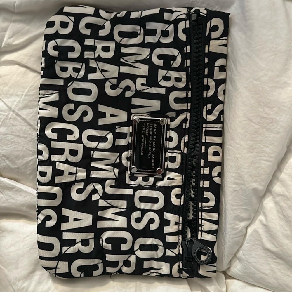 Marc by Marc Jacobs make up cosmetic clutch pouch EUC